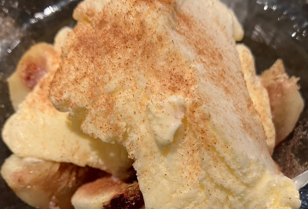 《イチジクの赤ワインソースバニラアイス添え》