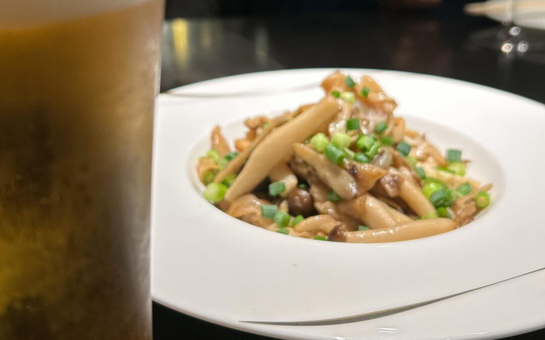 《つぶ貝ときのこのソテー》